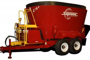 Supreme International 900T Feed Wagon