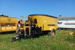 Vermeer VT660 feed mixer