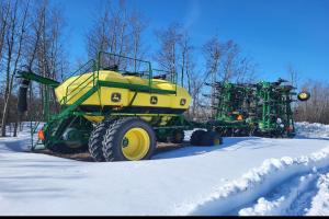 John Deere 1870X Air Tool with 1910H Air Cart
