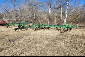 John Deere 610 Cultivator