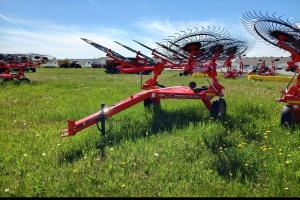 Kuhn 12 wheel rake