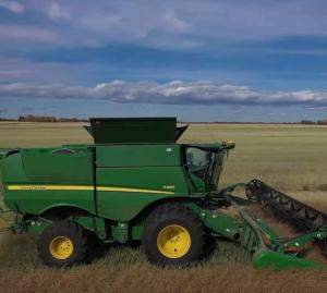 2013 John Deere S680 Combines