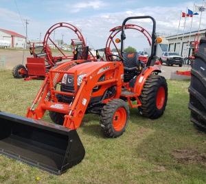 Kioti CK2610 With Loader/Bucket