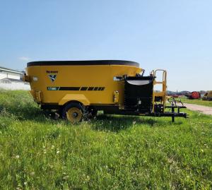 Vermeer VT660 feed mixer