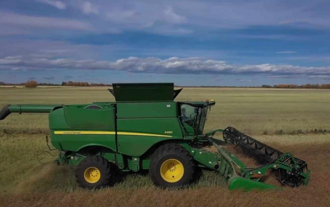 2013 John Deere S680 Combines