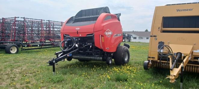 Kuhn VB560 baler