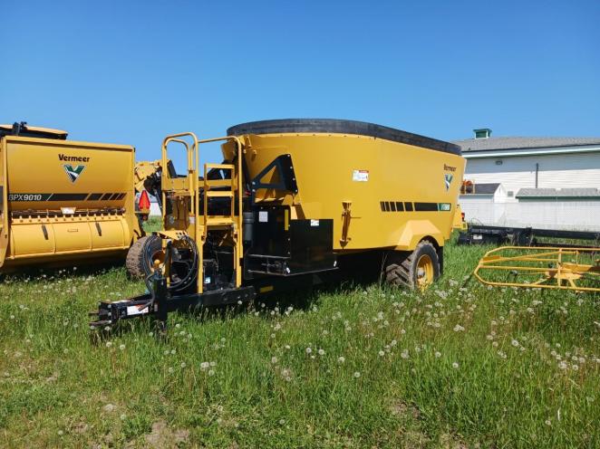 Vermeer VT660 feed mixer