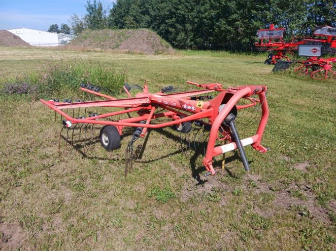 Kuhn GA300GM rotary rake
