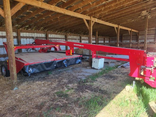 Massey Hesston 1372