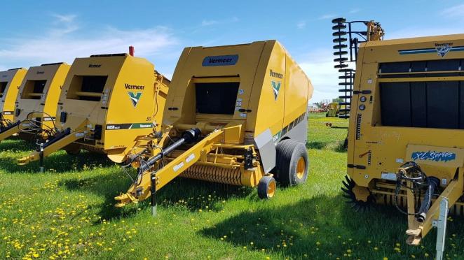 Vermeer 604 PRO G3 silage baler