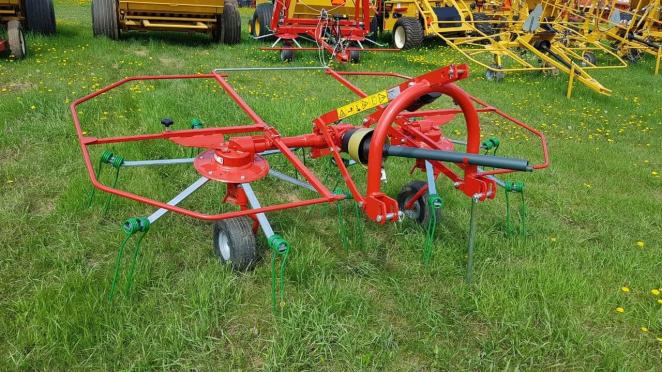 Farm King RT10 tedder