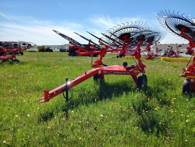 Kuhn 12 wheel rake