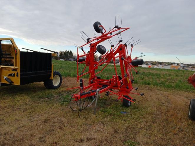 Kuhn GF 7802 THA pull-type rotary tedder