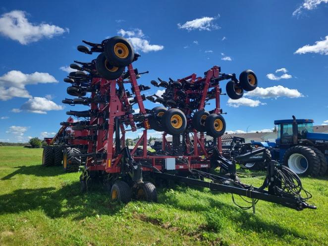 Versatile ML950 Air Drill & Versatile AC600 Air Cart