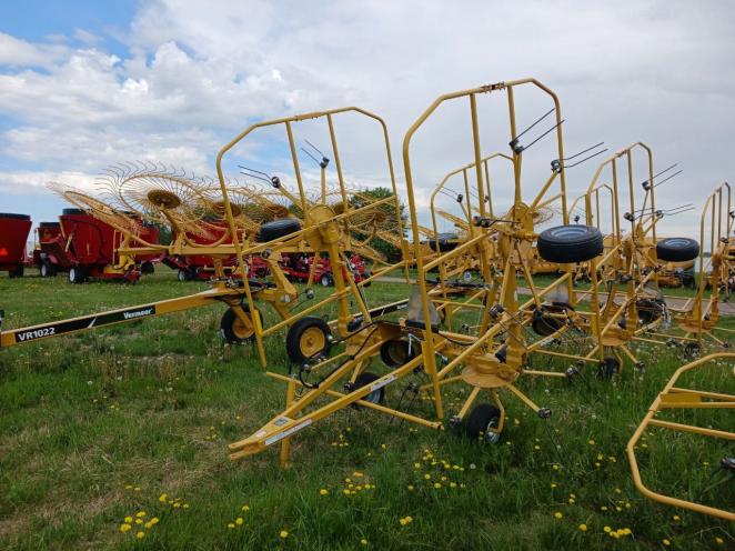 Vermeer TD190 tedder