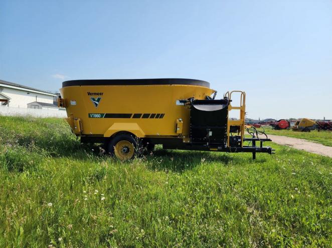 Vermeer VT660 feed mixer